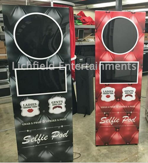 Black or Red Selfie Pod hire from LichEnts