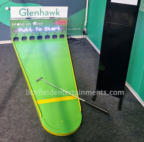 Golf putting game for exhibition stands