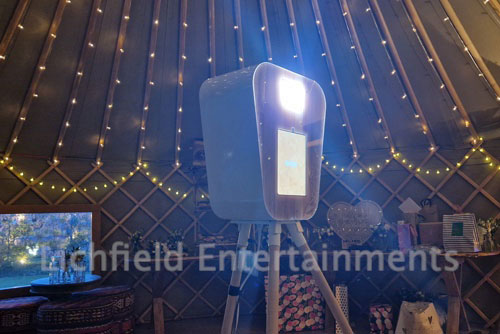 Retro Selfie Pod photo booth hire for weddings and special occasions from LichEnts